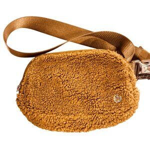Lululemon Everywhere Sherpa Fleece Crossbody Belt Bag Burnt Caramel